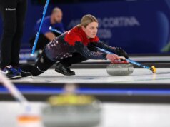 Vitória dos EUA e Itália aumenta esperanças nos playoffs de curling