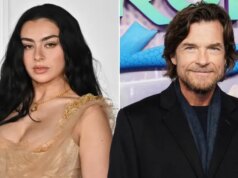 Jason Bateman questiona Charli XCX sobre não querer filhos em entrevista ‘incrivelmente difícil’
