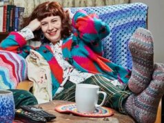 A estrela do Gogglebox anuncia que deu à luz horas antes do retorno do programa do Channel 4