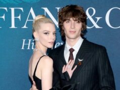 O marido de Anya Taylor-Pleasure ‘barricou-os no quarto’ quando ladrões invadiram a casa de Londres