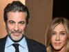 Jennifer Aniston oferece look apaixonado no Dia dos Namorados com Jim Curtis