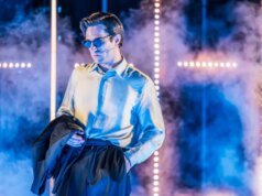 A adaptação teatral de American Psycho me deixou entorpecido – e não no bom sentido