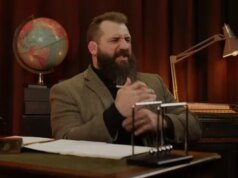 Joe Marler se contorce depois que o co-astro de Superstar Traitors, Sir Stephen Fry, faz a declaração OnlyFans