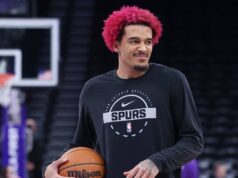 O atacante do Spurs, Jeremy Sochan, está disponível no mercado de aquisições após ser dispensado