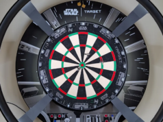 O sistema de pontuação automática Goal Darts Omni atinge o alvo