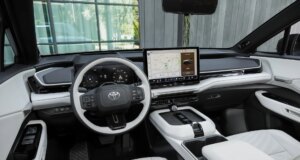 O muito americano Toyota Highlander torna-se totalmente elétrico