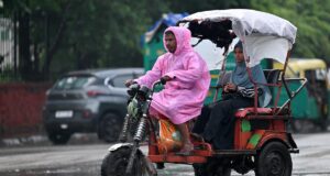 Aumento de acidentes com riquixás eletrônicos desencadeia pedidos por supervisão mais rigorosa