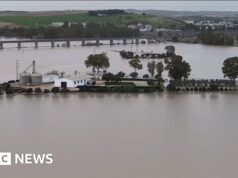 Imagens aéreas mostram cidades inundadas enquanto tempestades atingem a Espanha