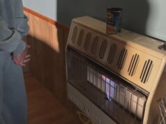 Quedas de energia colidem com avisos de água fervente após tempestade de inverno