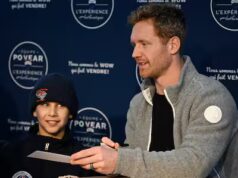 «Il peut prendre la rondelle et faire ce qu’il veut avec»: Mike Matheson está impressionado com o jogo de Juraj Slafkovsky nos Jogos Olímpicos