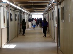 ICE para "todo movimento" no centro de detenção do Texas devido a infecções de sarampo