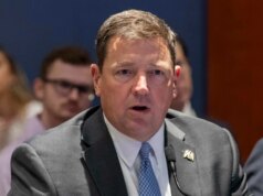 Ed Martin foi removido do cargo de czar do armamento no Departamento de Justiça, dizem fontes