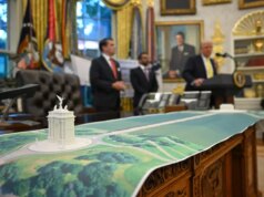 Trump diz que quer que o arco proposto seja o maior do mundo "o maior"