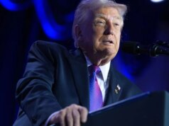 Republicanos condenam vídeo racista de Trump retratando os Obama como macacos