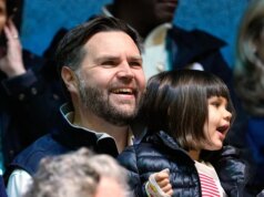 Jake Paul se junta a JD Vance para assistir a seleção feminina de hóquei dos EUA nas Olimpíadas