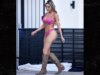 Farrah Abraham Dons minúsculo biquíni rosa e botas de cowboy para sessão de fotos à beira da piscina