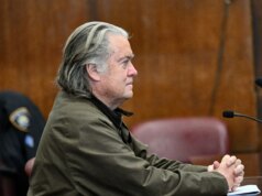 Bannon e Epshteyn, afiliados de Trump, nomeados no processo de criptomoeda ‘Let’s Go Brandon’