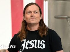 Brad Arnold, vocalista do 3 Doorways Down, morre aos 47 anos