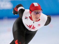 Ivanie Blondin, do Canadá, ganha prata na largada em massa da patinação de velocidade olímpica