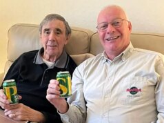 Homem viaja 14.000 milhas para compartilhar uma última cerveja com amigo de longa information que está morrendo