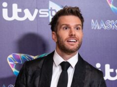 Mariposa desmascarada como estrela é coroada campeã do The Masked Singer