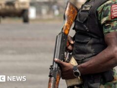 Homens armados supostamente matam dezenas na Nigéria, conforme confirmação do envio militar dos EUA