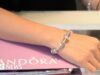 Pandora mudará de prata para platina devido ao aumento de preços