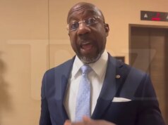 O senador Raphael Warnock diz que não há nada de errado com o apoio de celebridades
