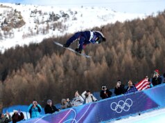 A estrela da NFL Myles Garrett vira fotógrafo da histórica busca olímpica da namorada Chloe Kim