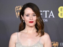 A estrela de ‘Crown’, Claire Foy, abandonou a cafeína depois de viver com um parasita intestinal por meia década