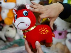 Como um acidente "cavalo chorando" tornou-se uma tendência viral do Ano Novo Lunar