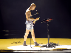 Justin Bieber se apresenta de cueca no Grammy Awards