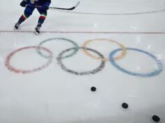 Qualité de la glace da enviornment de hockey olympique: «ordinaire» et «raboteuse»