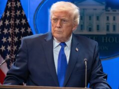 Potenciais ataques militares dos EUA ao Irão poderiam atingir indivíduos específicos e prosseguir a mudança de regime: relatório