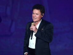 Donny Osmond é processado por negligência depois que um baile supostamente causa ferimentos nos olhos em um present em Las Vegas