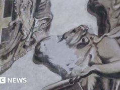 Afresco de igreja que lembra primeiro-ministro italiano tem rosto apagado