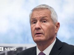 Ex-primeiro-ministro da Noruega acusado de corrupção grosseira devido a ligações com Epstein