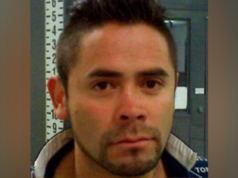 Imigrante ilegal com deportação anterior atira no peito de deputado e morre após troca: DHS