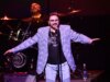 Voz por trás de Three Canine Evening’s "Alegria para o mundo," Chuck Negron, morre aos 83 anos