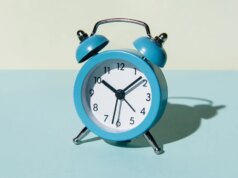 9 maneiras fáceis de se tornar uma pessoa matutina se você for uma coruja noturna