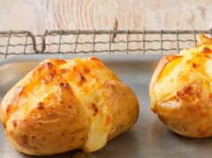 RIP para a batata assada tradicional: este Nuke-And-Crisp de 12 minutos é objetivamente melhor