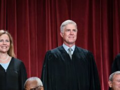 Trump ataca suas próprias escolhas da Suprema Corte sobre decisão tarifária