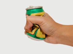 Você deve esmagar latas de refrigerante antes de reciclar? A resposta pode chocar você