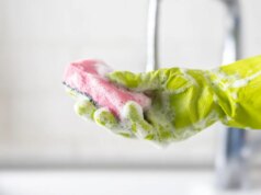 8 ferramentas de cozinha comuns para substituir com mais frequência (sim, sua confiável colher de madeira está incluída)