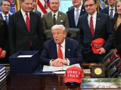 Trump assina projeto de lei de financiamento para encerrar paralisação após pacote ser aprovado na Câmara