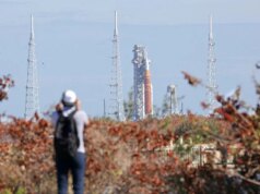 Foguete lunar da NASA atingido por novo problema deve atrasar voo para abril