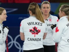 A equipe canadense Rachel Homan cai para 1-2 nos Jogos Olímpicos de Inverno