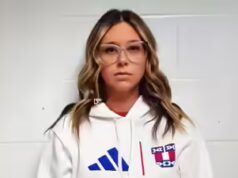 Marido flagra secretária de escola de Indiana fazendo sexo com estudante