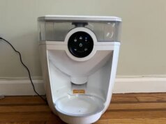 O robô alimentador de bigode resolveu a ansiedade de alimentação do meu gato quando estou longe de casa