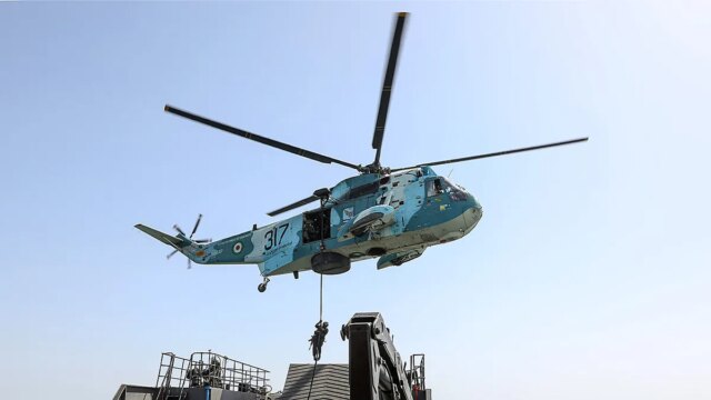 iran-hormuz-military-russia-drills.jpg